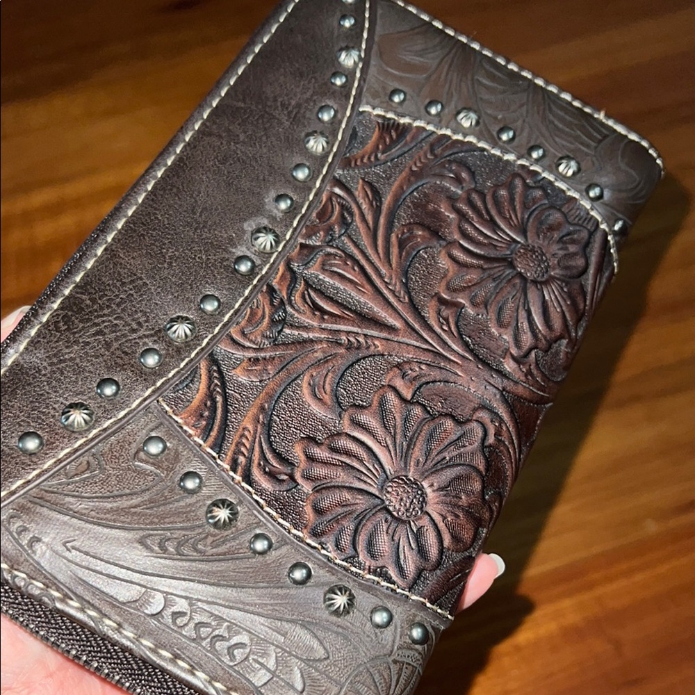 Embossed Wristlet Wallet - Picture 13 of 13